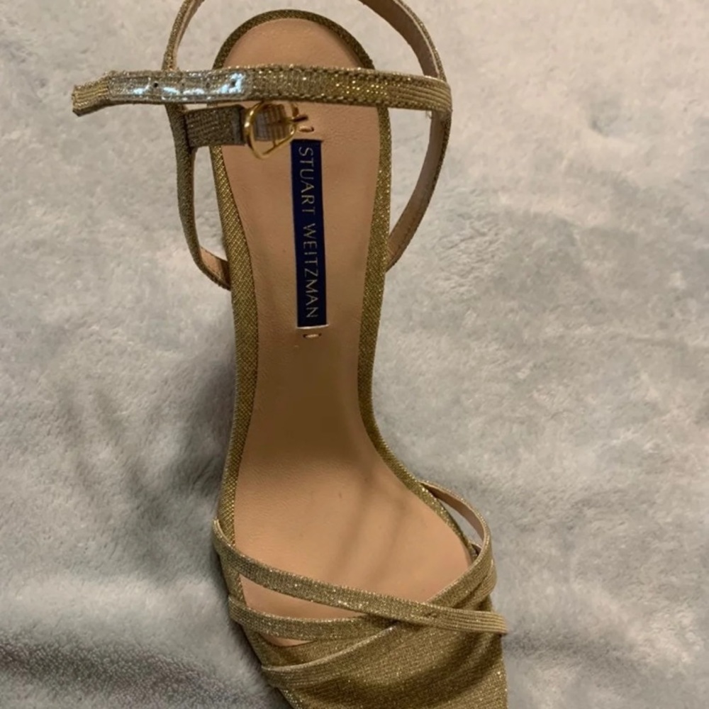 Brand new w/tags. Stuart Weitzman Starla in Gold.